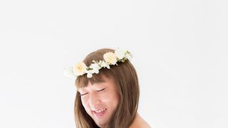 ロバート秋山がマタニティフォトを披露！カリスマモデルになりきり