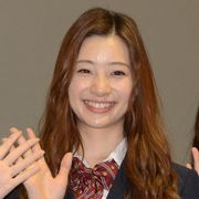 足立梨花、24歳の制服は限界?「もうダメ」と大照れ