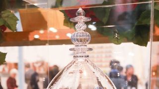 『美女と野獣』162万円のガラスドームも!ディズニーグッズ展示会スタート!