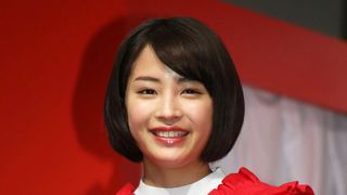 広瀬すずにアリスの質問 スタッフ制止で苦笑い