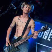 ワンオクRyota、外国人新妻との2ショットで結婚報告