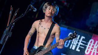 ワンオクRyota、外国人新妻との2ショットで結婚報告