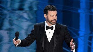 トランプに生ツイート!オスカー司会者ジミー・キンメル、政権揶揄の発言連発