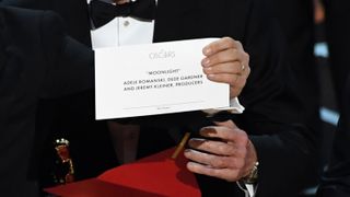 まさかのハプニングが起きたアカデミー賞翌日、SNS人気の軍配も『ムーンライト』へ