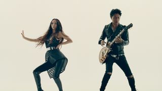 福山雅治×安室奈美恵が初共演！ギターとダンスで夢のコラボ