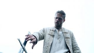 ガイ・リッチー監督『キング・アーサー 聖剣無双』6月日本公開！悪役はジュード・ロウ