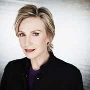 「Glee」スー先生ジェーン・リンチ、新ドラマで女たらしの離婚弁護士に!