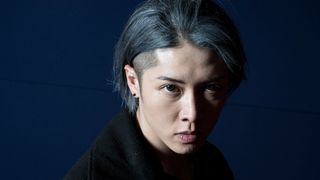 アンジーに共鳴！サムライ・ギタリスト、チャリティーをクールに啓発