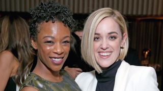 レズビアンと気付き夫と離婚した脚本家、女優と結婚