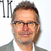 ゲイリー・オールドマン特殊メイクに200時間!チャーチル元首相の体型に近づける