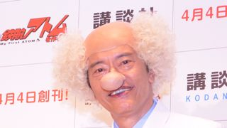 遠藤憲一、芸人より芸人みたい?お茶の水博士コスでアキバ降臨!