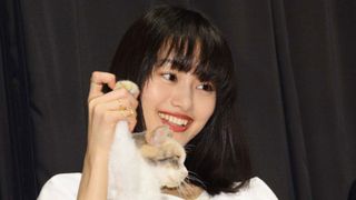 止まらない美人化… 忽那汐里の美ぼうに猫もメロメロ!?
