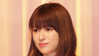 深キョン、太ももチラッ!ミニスカ写真に熱視線