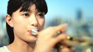 三ツ矢サイダー新CM取りやめ…トランペット演奏中の“背後からドン”が「危険」と物議