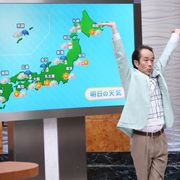 リリー&亀梨、牛との遭遇に困惑