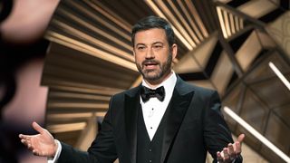 大波乱オスカー 司会ジミー・キンメルは来年も続投へ