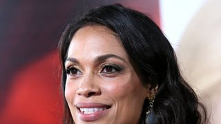 「デアデビル」ロザリオ・ドーソン、自宅でいとこが亡くなっているのを発見