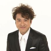 謎すぎ!“誰でも使えるムロツヨシからの結婚お祝いVTR”が公開中
