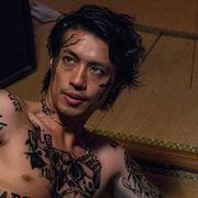 激ヤバい…斎藤工、衝撃のタトゥーまみれ上裸ショットが公開