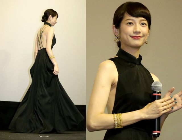 “台湾のカトパン”ジエン・マンシュー、背中丸出しドレスで日本を魅了！