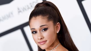 アリアナ・グランデ、英マンチェスターで慈善ライブを決意