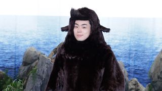 菅田将暉、まさかのオットセイ化！