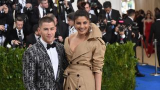 笑っちゃう!「クワンティコ」主演女優、恋人とレッドカーペットは歩かない