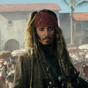 『パイレーツ・オブ・カリビアン』第5弾、初登場1位!ロック様の主演作は3位