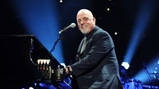ビリー・ジョエル 体調不良で定期コンサートを延期