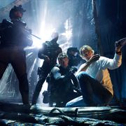 『トランスフォーマー』バンブルビーの痛快アクション!監督絶賛の日本版予告
