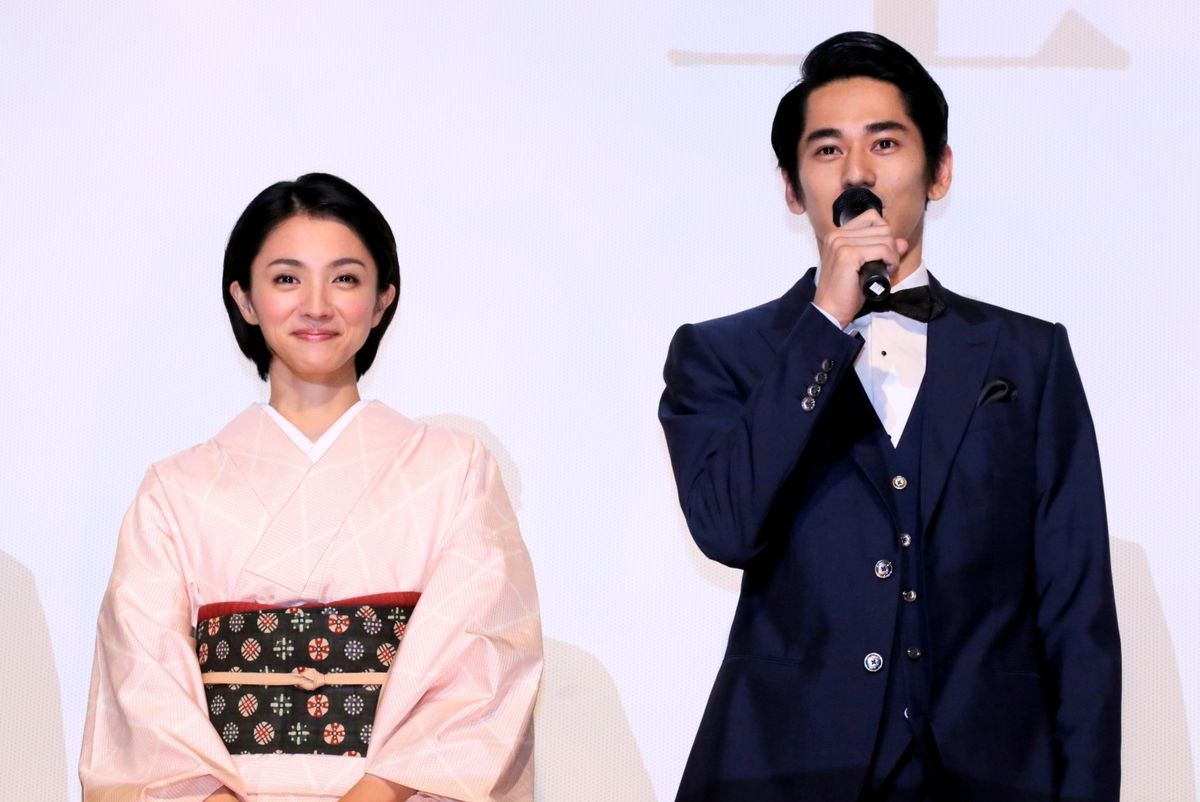 満島ひかり、恋人・永山絢斗と初2ショット公の場で笑顔！ シネマトゥデイ