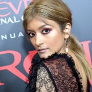 ローラ、双子の兄が「イケメン」「目元がそっくり」と話題