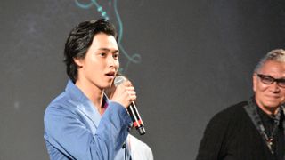 山崎賢人、フランス語で堂々とあいさつ！実写『ジョジョ』世界初上映で歓声＆笑いやまず