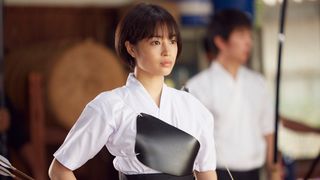 広瀬すず、弓道着姿が美しい…！初挑戦のため1か月以上前から猛練習