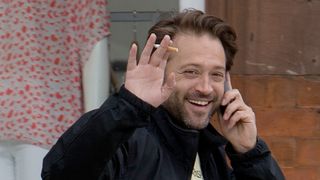 自撮りの危険か…英俳優、滝に落ちて重症　1夜で治療費180万超