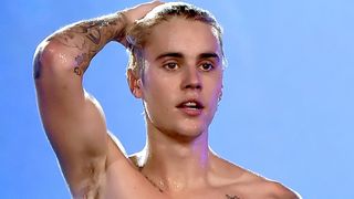 渦中のジャスティン・ビーバー、車でパパラッチに衝突