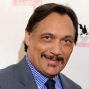 「殺人を無罪にする方法」に「24:レガシー」ジミー・スミッツ
