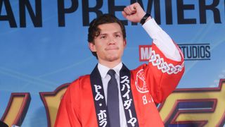 新スパイダーマン初来日！大雨にぬれるファンを前に「僕もぬれるよ！」と宣言し大喝采！