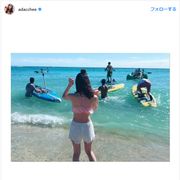 ウエストほっそー!足立梨花、美背中に反響
