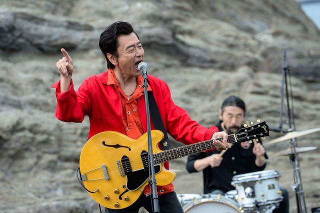 ついにこの時が! - えぼし岩で熱唱する桑田佳祐
