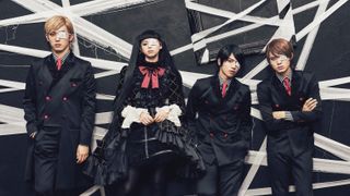 中条あやみ、眼帯・ゴシック服で熱唱!主演映画バンドでメジャーデビュー