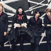 中条あやみ、眼帯・ゴシック服で熱唱!主演映画バンドでメジャーデビュー