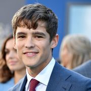 バットマンから独立!ロビンが主人公の新DCドラマ、主演は『パイレーツ』俳優に!