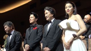 福山雅治＆是枝裕和監督ら、スタンディングオベーションに安堵の表情！