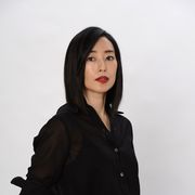 木村多江、髪25センチばっさり!黒衣装&真っ赤な口紅で悪女に
