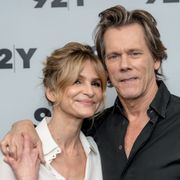 ケヴィン・ベーコン、妻とラブラブ!結婚29周年祝う