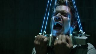 やめてぇえ～！血まみれ＆謎の器具…『ソウ』新章の新写真