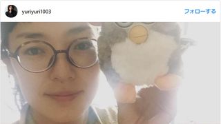 誰かわからん！美人女優コンビの瓶底メガネ姿が話題