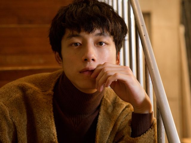 長くてきれいな手が妙にセクシー。