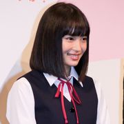 広瀬すず、制服姿にドキドキ「似合ってる?」